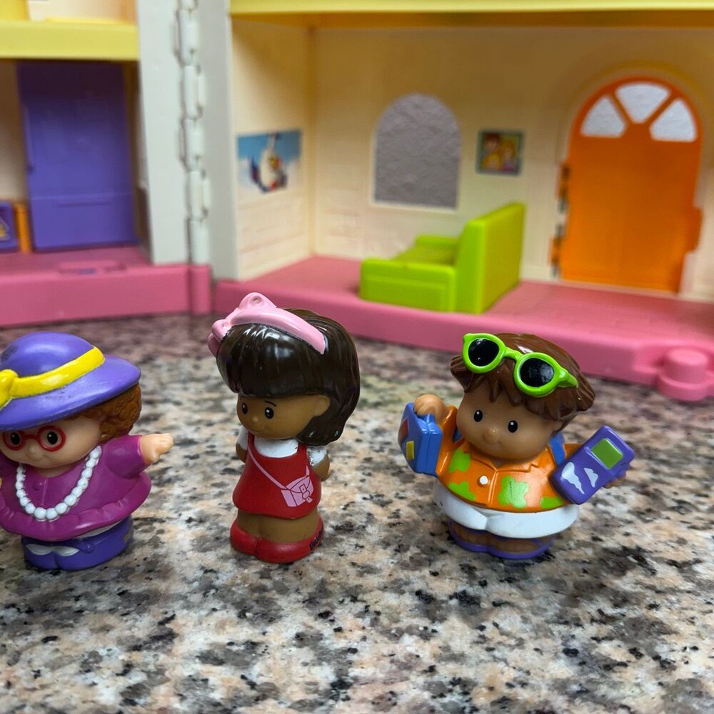 Fisher Price 2015 Little People Pink Doll House Play Set W/ 7 Figures - Picture 8 of 10